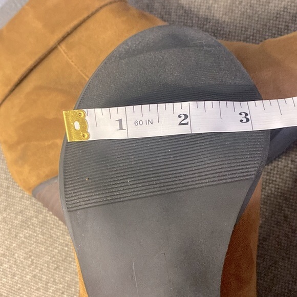 LC Lauren tan suede ankle booties with tassel, size 8 1/2M. - Picture 11 of 11